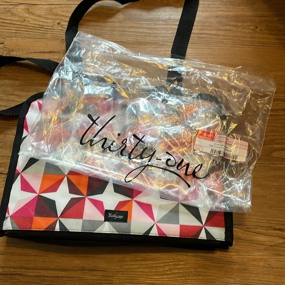 NWT thirty-one small utility tote - Picture 8 of 9